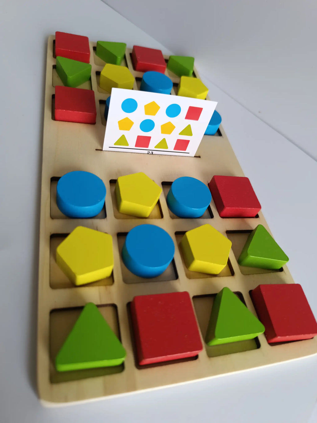 Shapes four colour battle