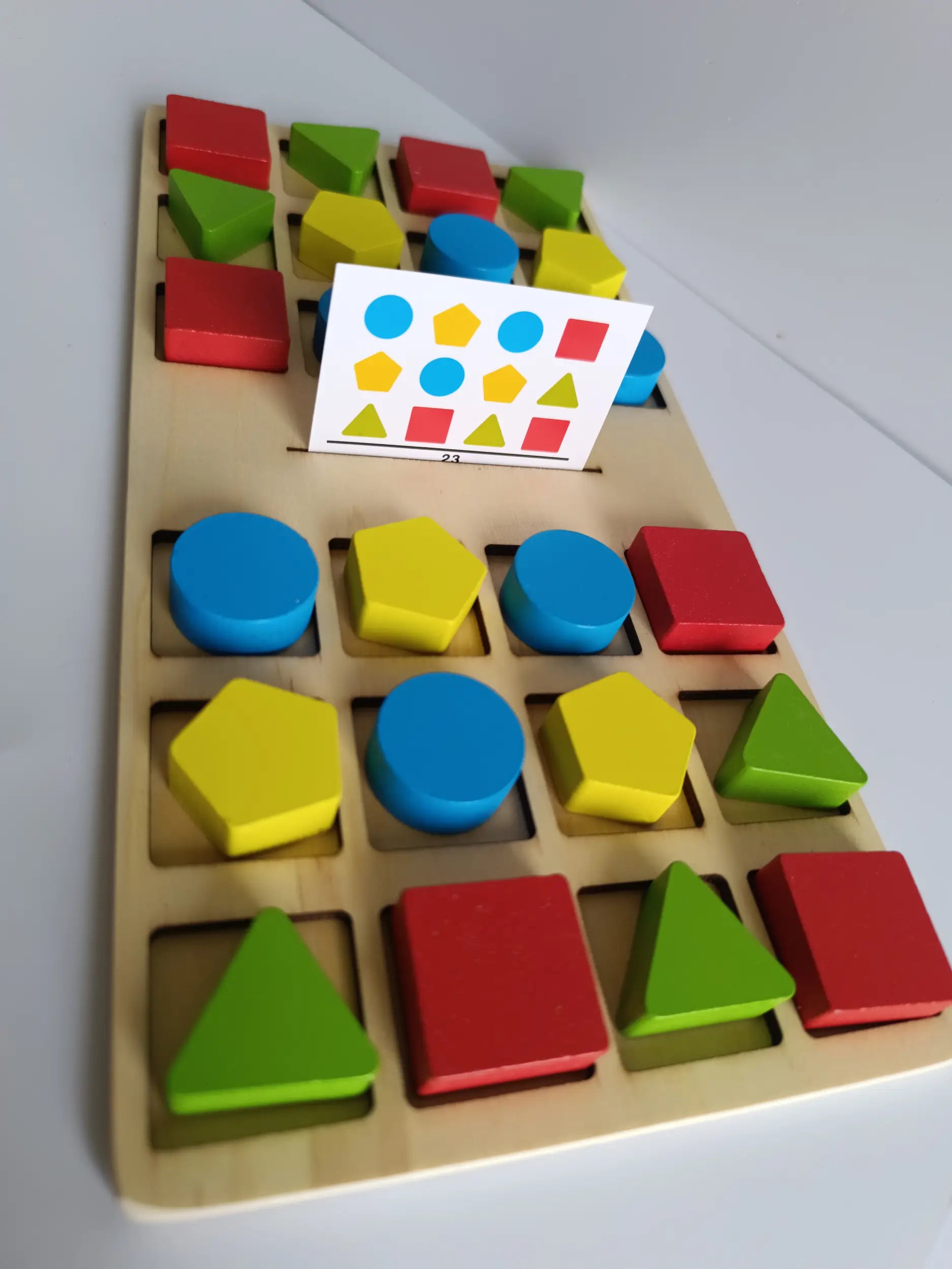 Shapes four colour battle